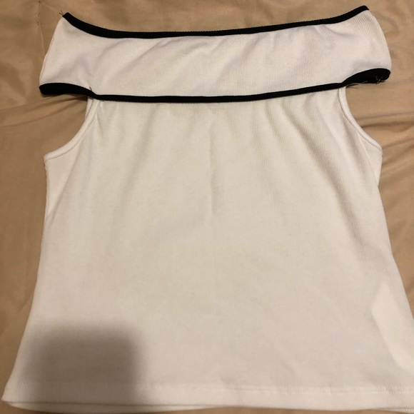 Black and white off the shoulder top - Picture 2 of 3